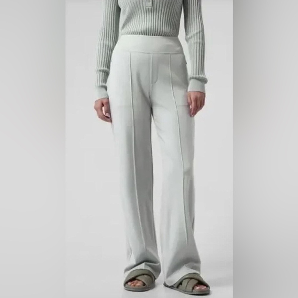 Athleta Eastbound Wide Pant Coast Light Grey Size 16 EUC